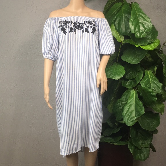 Vintage Dresses & Skirts - Vintage Blue & White Striped Embroidered Dress